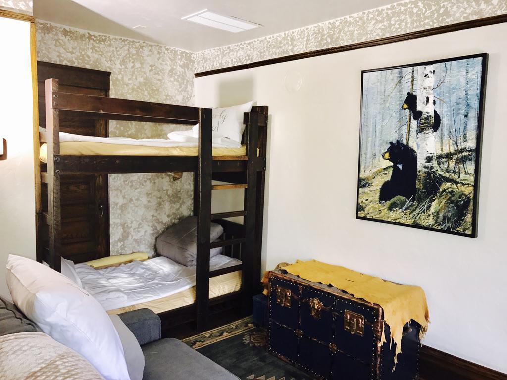 Park Hotel Yellowstone Suites Гардинер Экстерьер фото